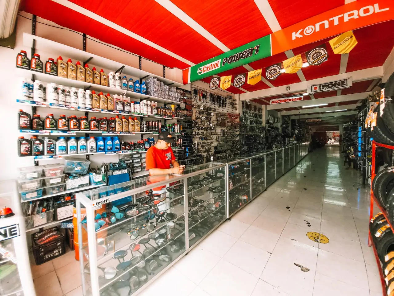 Almacén Champions Motos Palmira - Stock de repuestos y accesorios para motos AKT, Bajaj, Yamaha y más