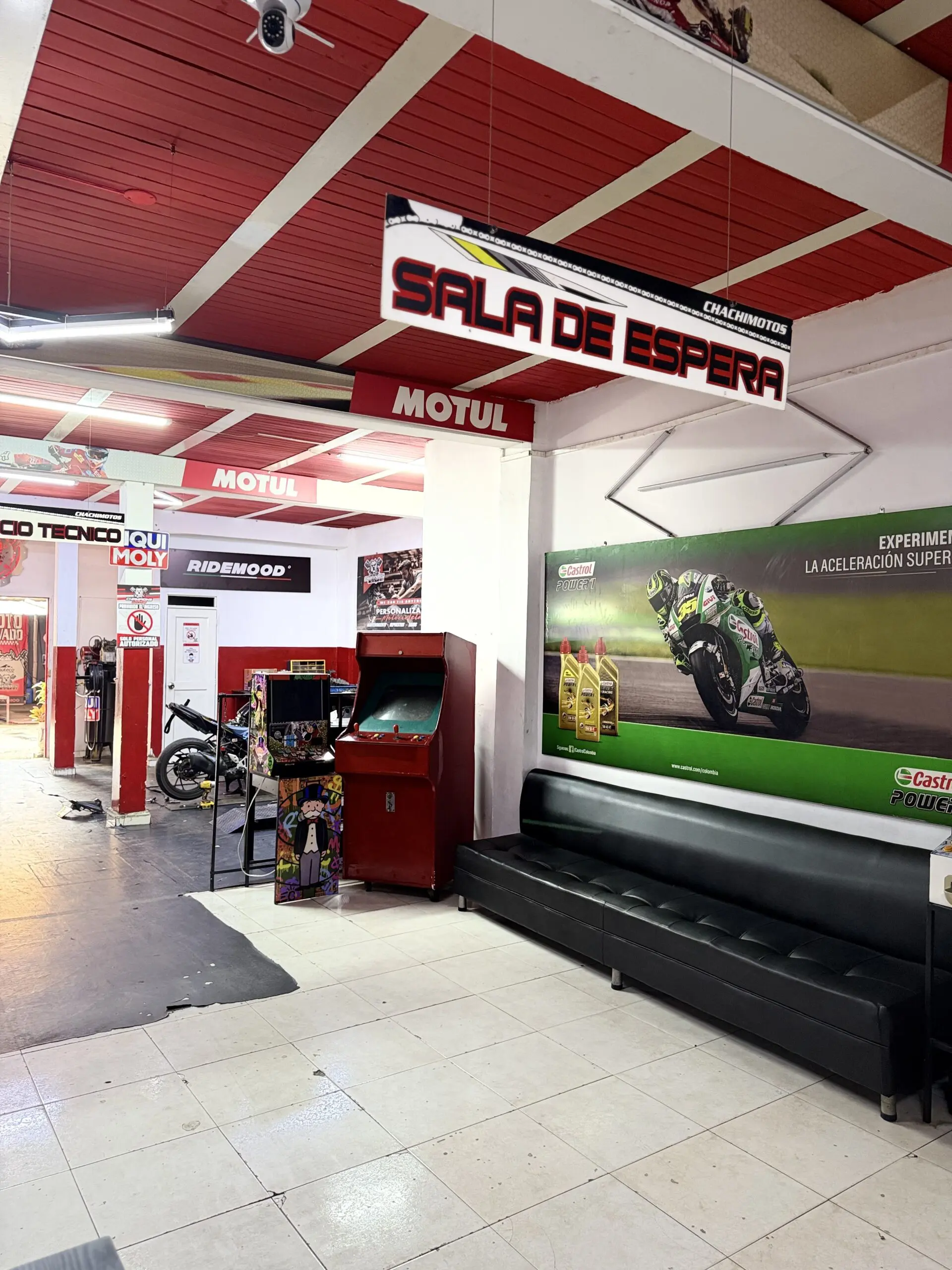 Sala de espera de Champions Motos para clientes